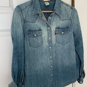Levi’s Denim shirt - size M